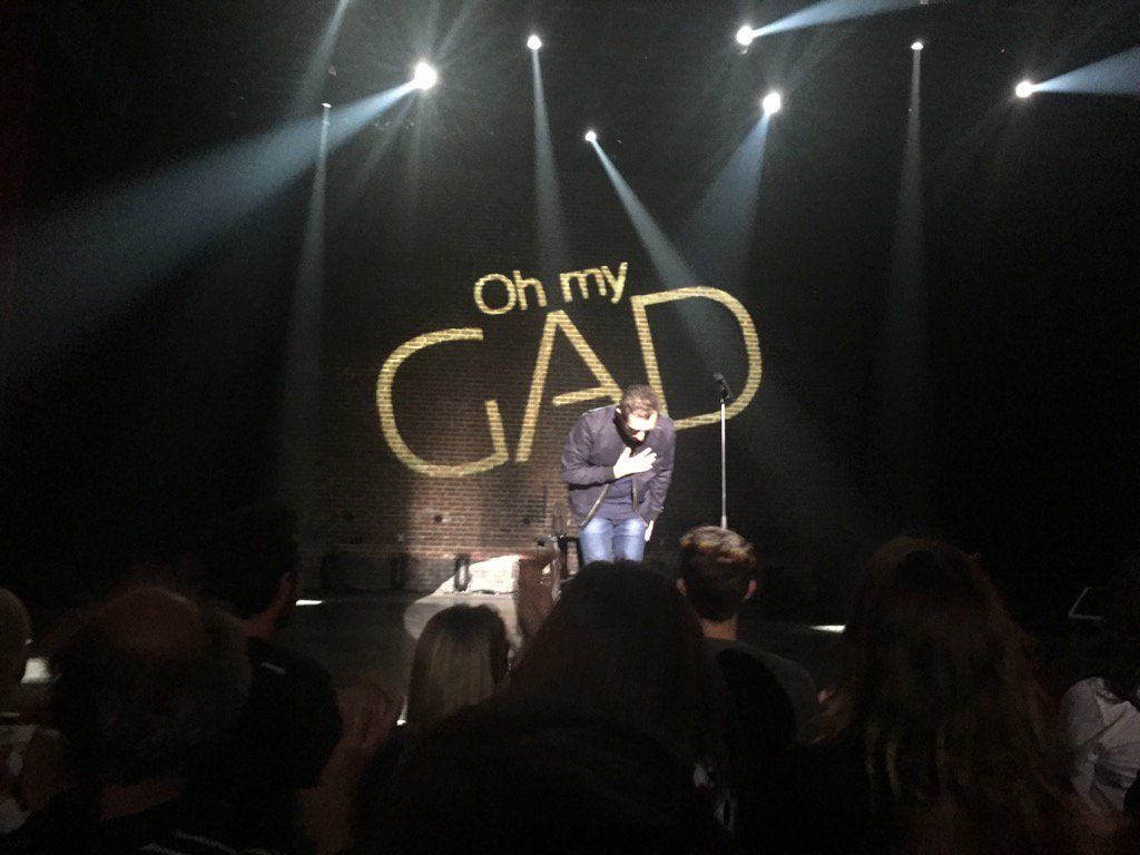 SamuelRispal's tweet photo. Avec un peu de retard ( comme ma batterie m'a lâché à la fin du show), Gad au Québec ! Il assure ! #GadElmaleh https://t.co/rXY2lxAOdH