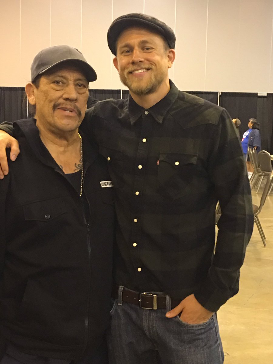 At @ComicConHouston with my good friend Charlie Hunnam #SCCC https://t.co/iYeDH0plL9