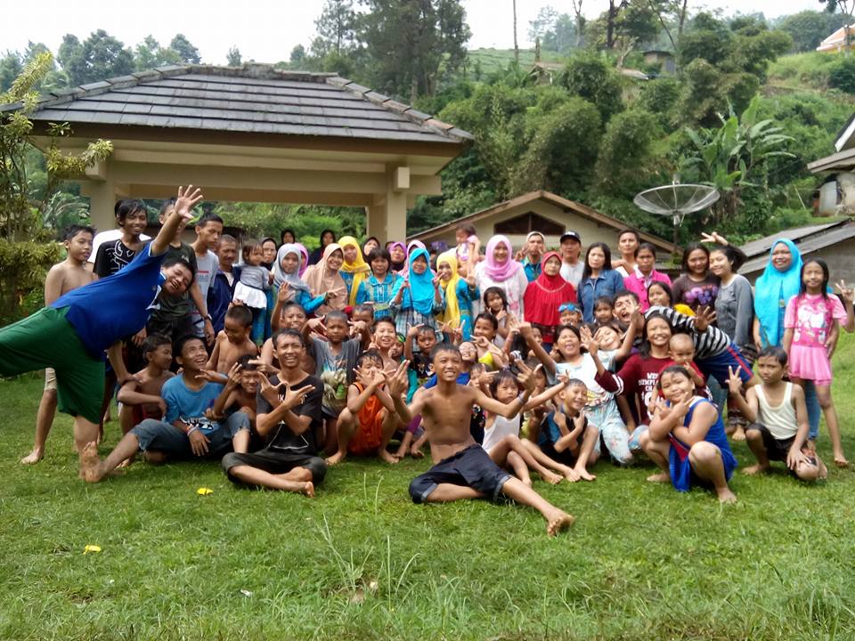 Happy Weekend teman - teman