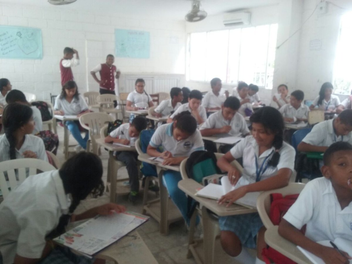 ietcfjcisneros's tweet photo. #SemanaE @Mineducacion así vivimos la Semana en el Cisneros, leyendo y escribiendo, https://t.co/fqFzLYP5G0