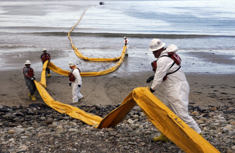 thinkprogress's tweet photo. Oil company to face felony charges over massive California spill https://t.co/eiV4zEPp6L https://t.co/wEZAG5Z5sM