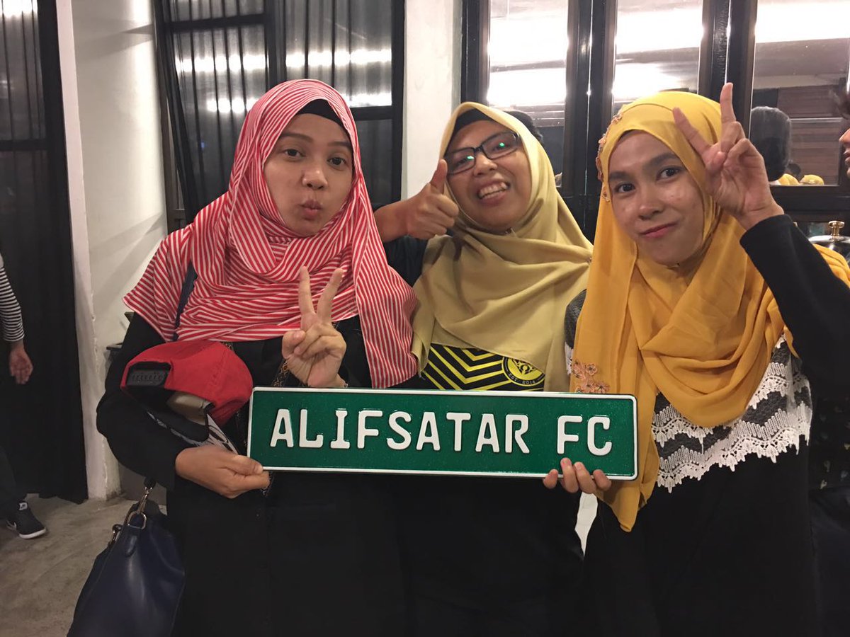 alifstarfc's tweet photo. Finale viewing party #diasemanishoney thanks semua.. https://t.co/cw1rnNXANV