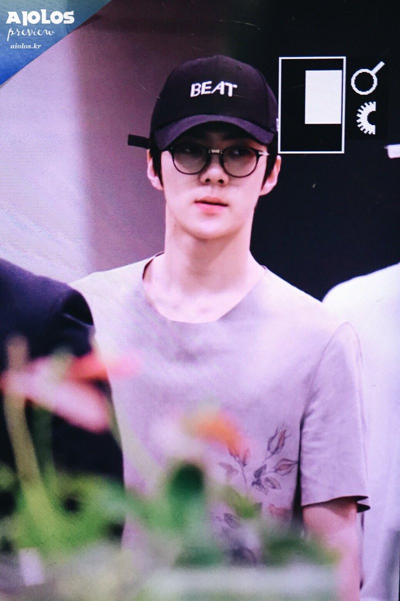 EXOGlobal's tweet photo. [PREVIEW] 160528 Sehun @ Incheon Airport
Cr: Aiolos https://t.co/33yr2j8OUn