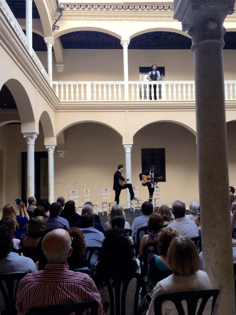 mPICASSOm's tweet photo. Se arranca @Arcangel_Flamen con un fandango desde la primera planta del patio del Museo Picasso en su gira #Tablao https://t.co/6LmoRDCJcG