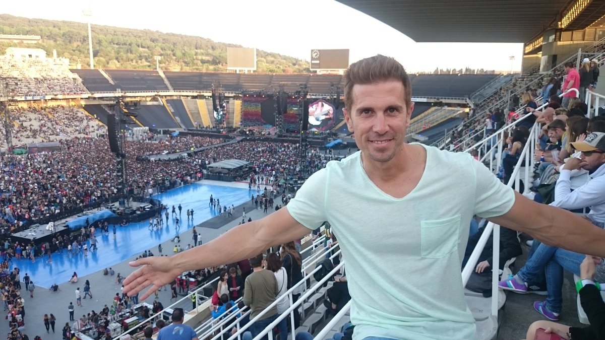 saultri's tweet photo. Viva la vida! #ColdplayBarcelona https://t.co/107fxiY5It