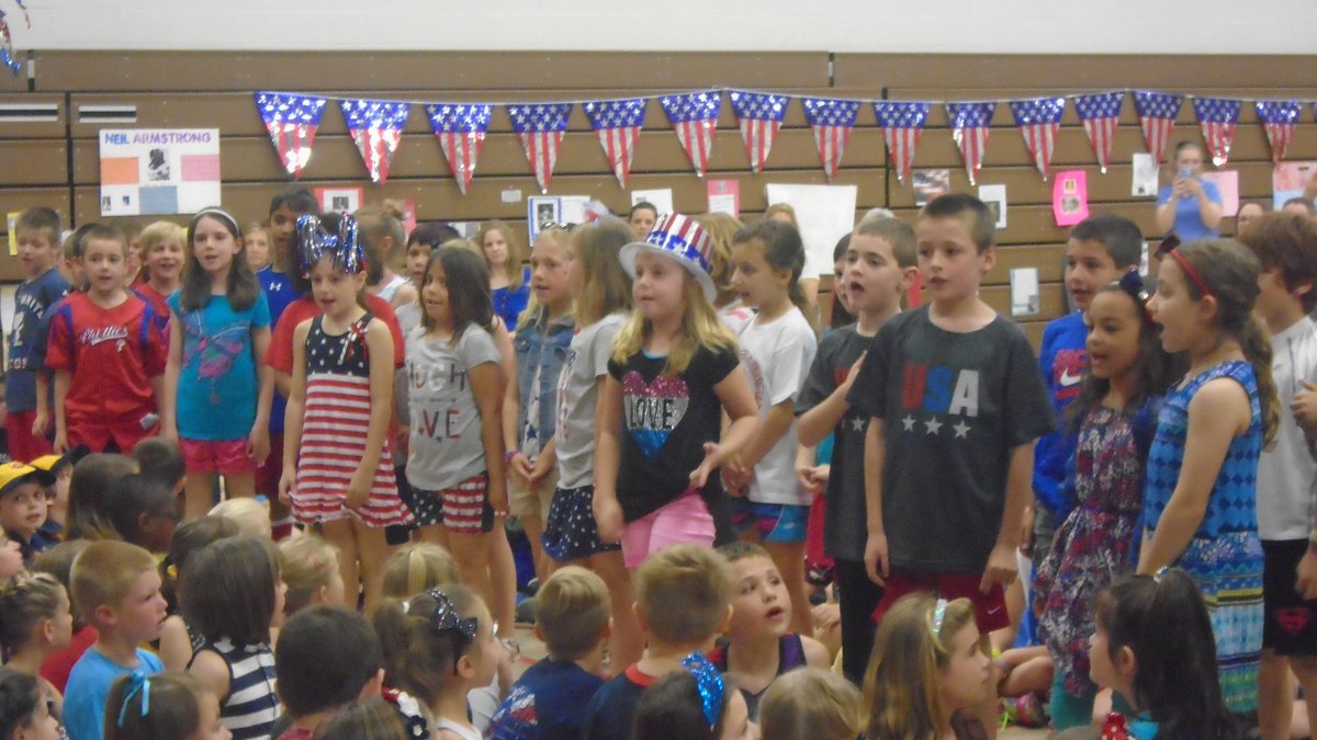 NBES_Bears's tweet photo. #northbendknows Patriotism! https://t.co/2jW233APSq