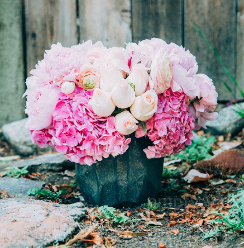 THE STONE AND PEONY - consists of the most beautiful shades of ivory and pink | owl.li/t1I3300vs5j