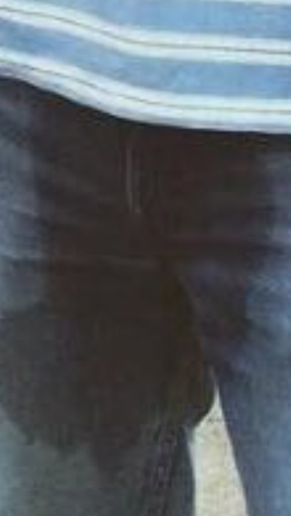 DeadpoolsAss's tweet image. Did he... Pee???