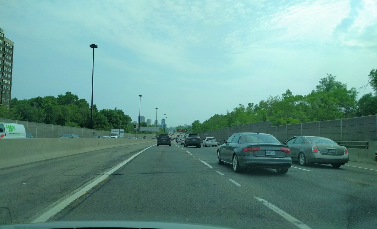 CiaoAngelina's tweet photo. Helloooooo #Toronto! #backinthe6 #homesweethome #DVP https://t.co/0v6cPgBZNs