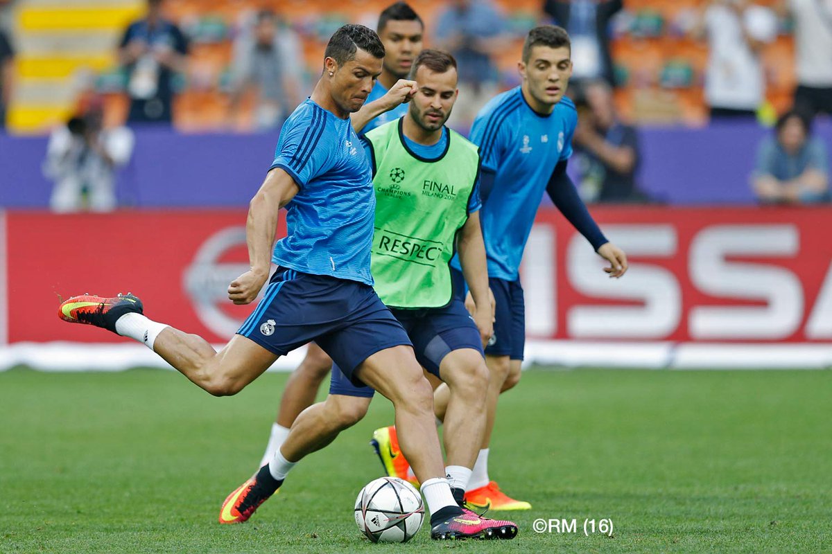 realmadriden's tweet photo. 📷⚽✅

The players have completed their training session at the San Siro!

We're all set for final! 👊

#APorLaUndecima https://t.co/1QON6KXx7v