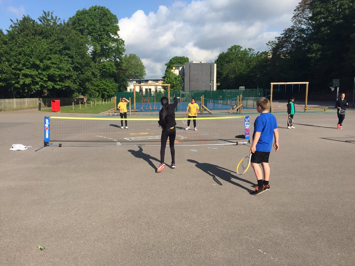 R2PalmerAcademy's tweet photo. Yr4-6 Morning tennis club #getupandexercise #funinthesun https://t.co/lFktfyRKWl