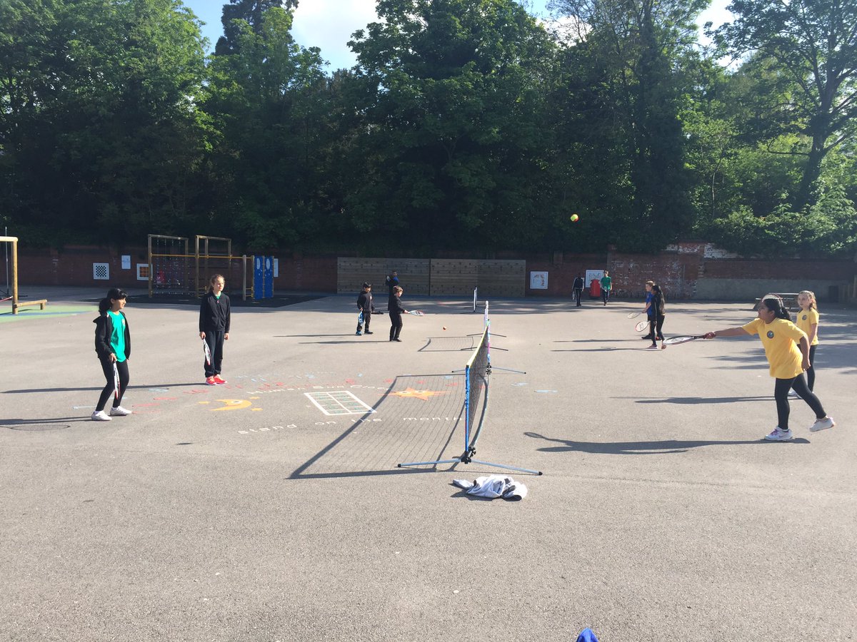R2PalmerAcademy's tweet photo. Yr4-6 Morning tennis club #getupandexercise #funinthesun https://t.co/lFktfyRKWl