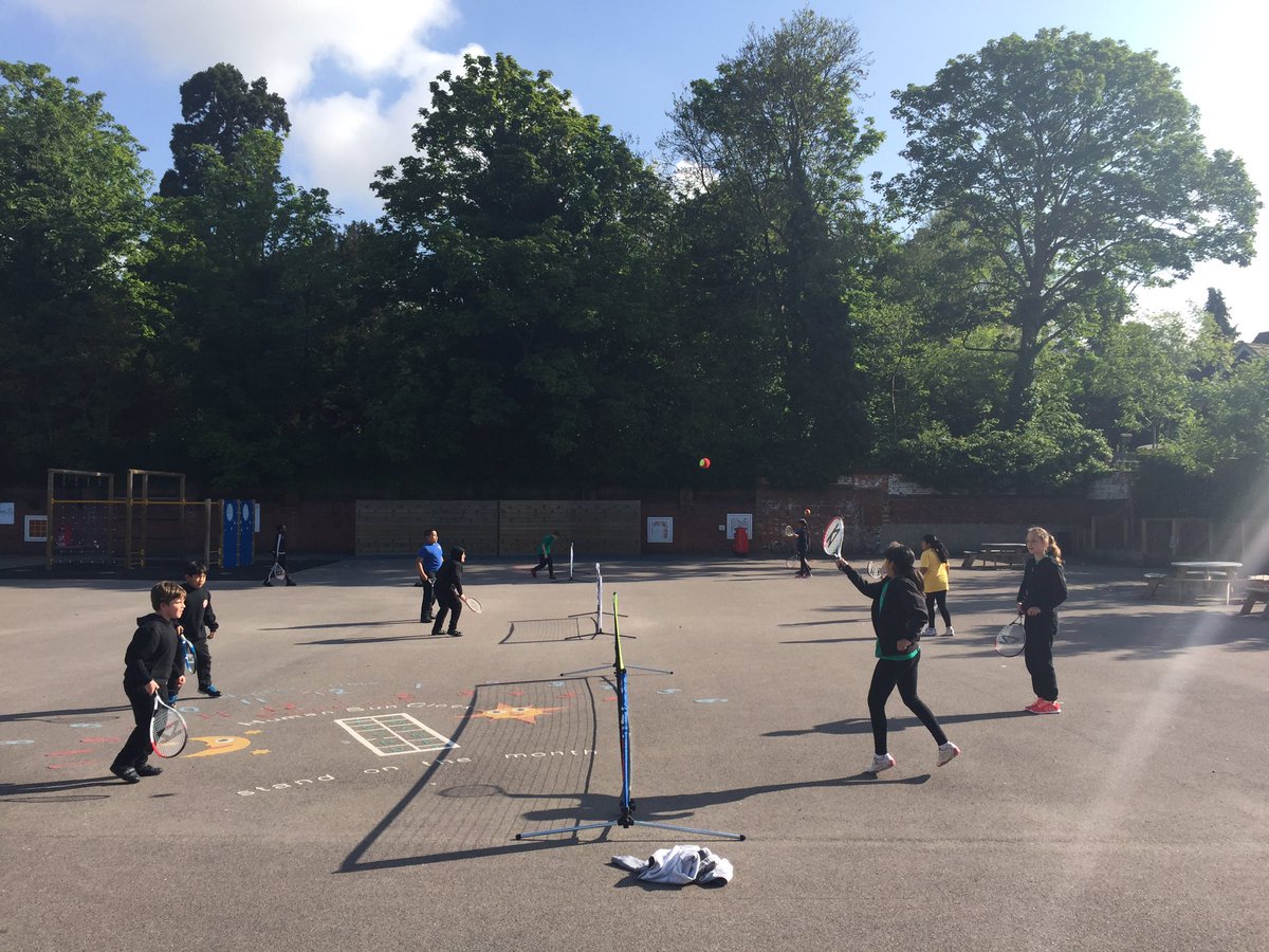 R2PalmerAcademy's tweet photo. Yr4-6 Morning tennis club #getupandexercise #funinthesun https://t.co/lFktfyRKWl