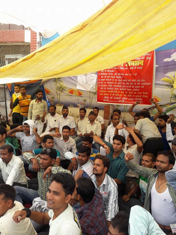 ishanbuilders's tweet photo. प्रदेश की भ्रष्ट व्यवस्था एवं भ्रष्टाचार के ख़िलाफ़ पार्टी के पदाधिकारियों ने इलाहाबाद मे  प्रदर्शन किया https://t.co/o4UC561RsA