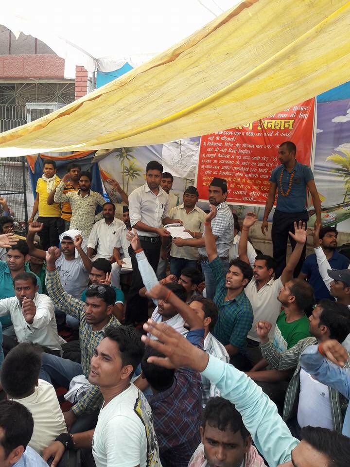 ishanbuilders's tweet photo. प्रदेश की भ्रष्ट व्यवस्था एवं भ्रष्टाचार के ख़िलाफ़ पार्टी के पदाधिकारियों ने इलाहाबाद मे  प्रदर्शन किया https://t.co/o4UC561RsA