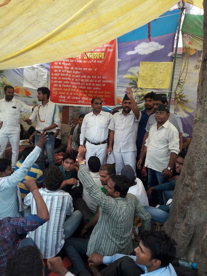 ishanbuilders's tweet photo. प्रदेश की भ्रष्ट व्यवस्था एवं भ्रष्टाचार के ख़िलाफ़ पार्टी के पदाधिकारियों ने इलाहाबाद मे  प्रदर्शन किया https://t.co/o4UC561RsA