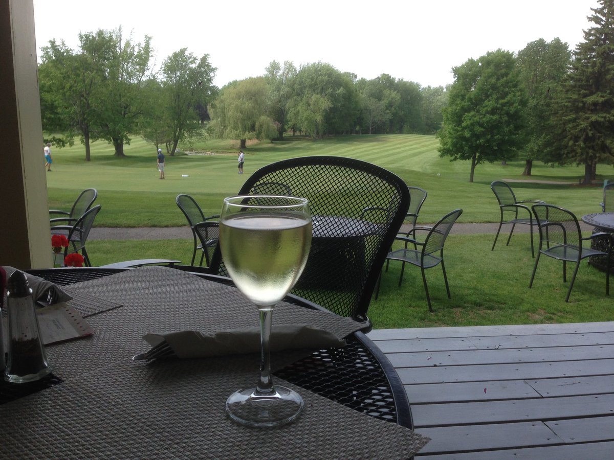 KellyGreig's tweet photo. To the victor go the spoils #iactuallylost #ihitatree #andthewater https://t.co/lMuarW007m