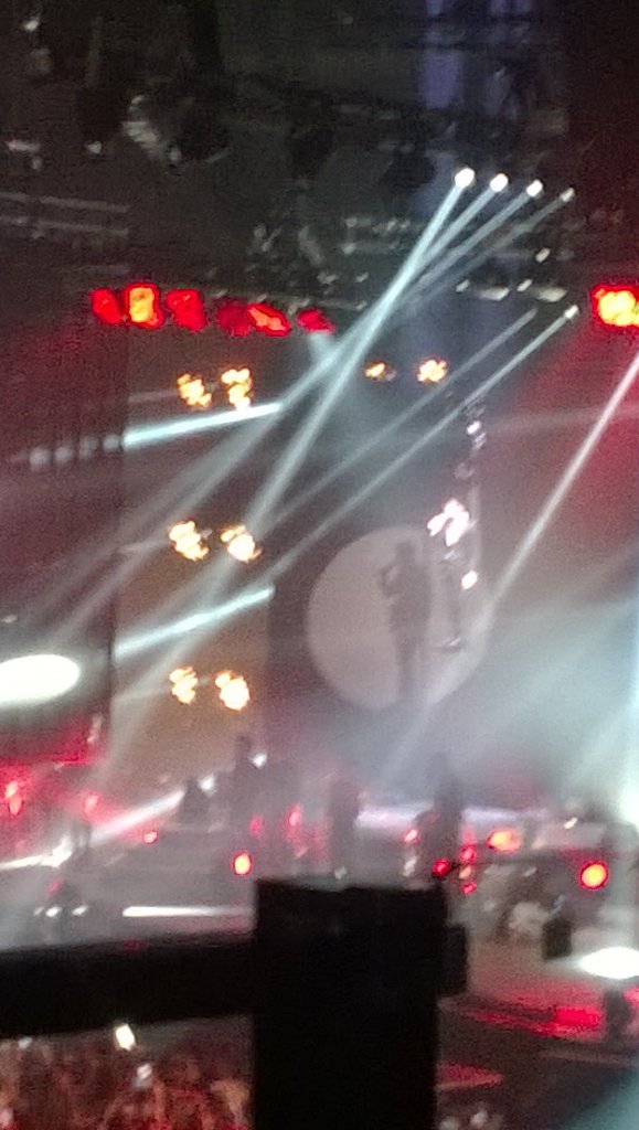 RobbiePier's tweet photo. @mengonimarco #ilmioMengonilive2016  #unmondo speciale#unsentimentodacuinonvuoipiùuscire #Mengómifaistarebene https://t.co/mQqyIolkbf