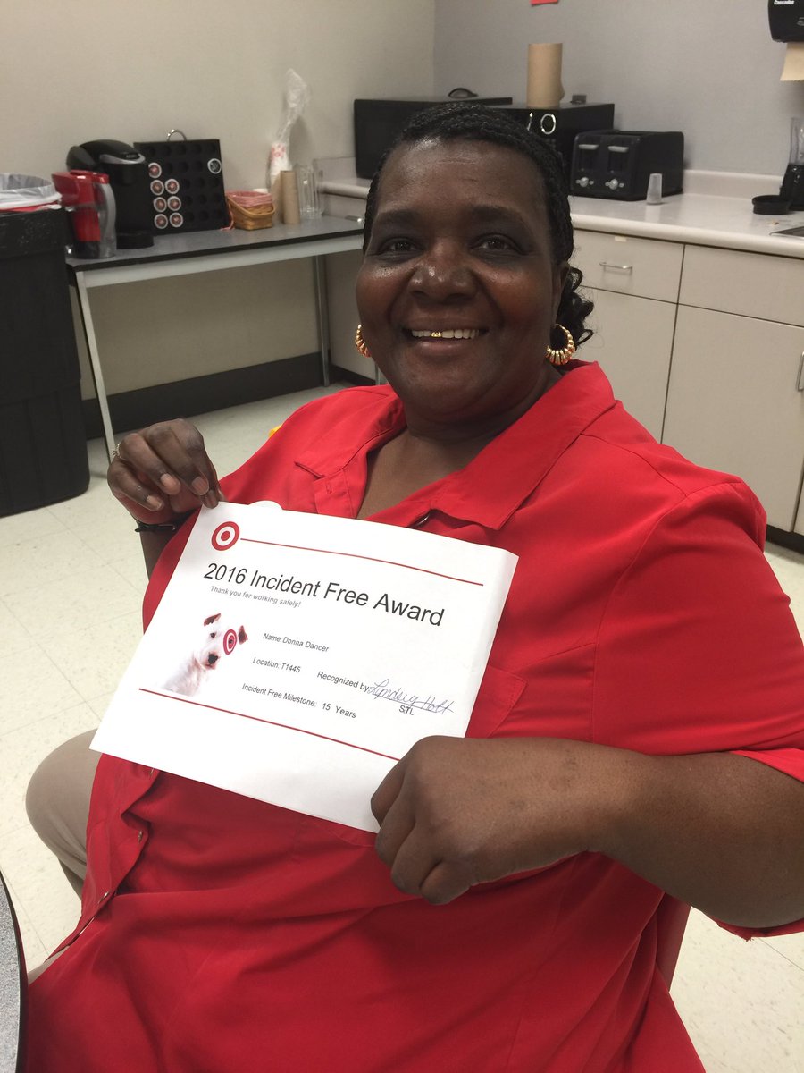 amyrosechard's tweet photo. Our cashier Donna at T1127 is celebrating 15 years incident free! #Target #Safety #celebratesafety #T1127 ππΌ https://t.co/5ozwkjcgPS