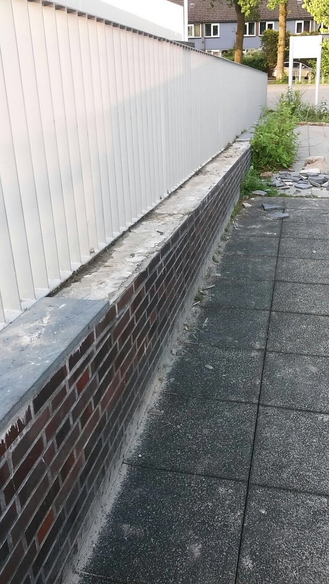 VelthuisA's tweet photo. Blijkbaar moeten ook nu mensen  / vandalen andermans eigendommen vernielen. MFA Schakelveld doelwit van vandalen. https://t.co/eYb3AlhGfs