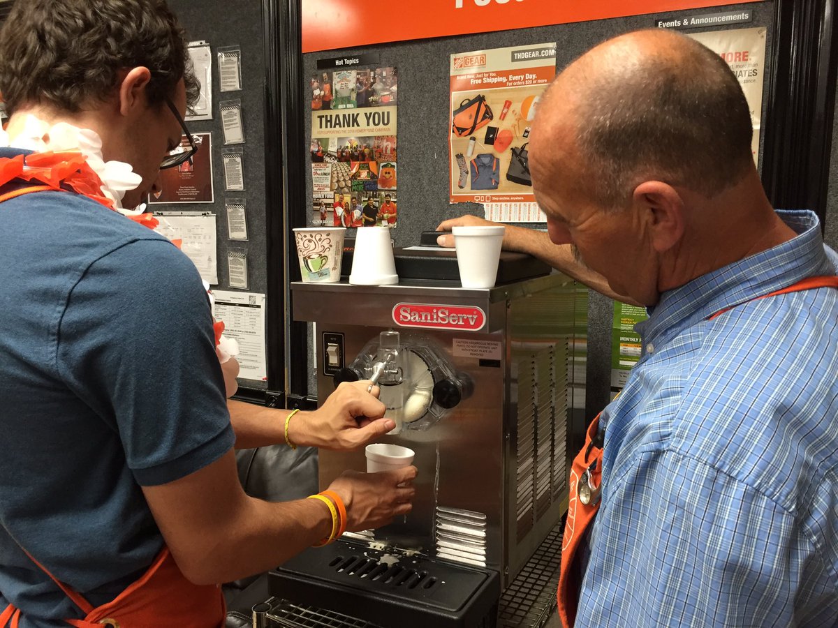 _zrossi's tweet photo. Delicious ice cream all weekend for our fabulous associates! #ourorangefamily is the best!! https://t.co/gEMVQbJOWL