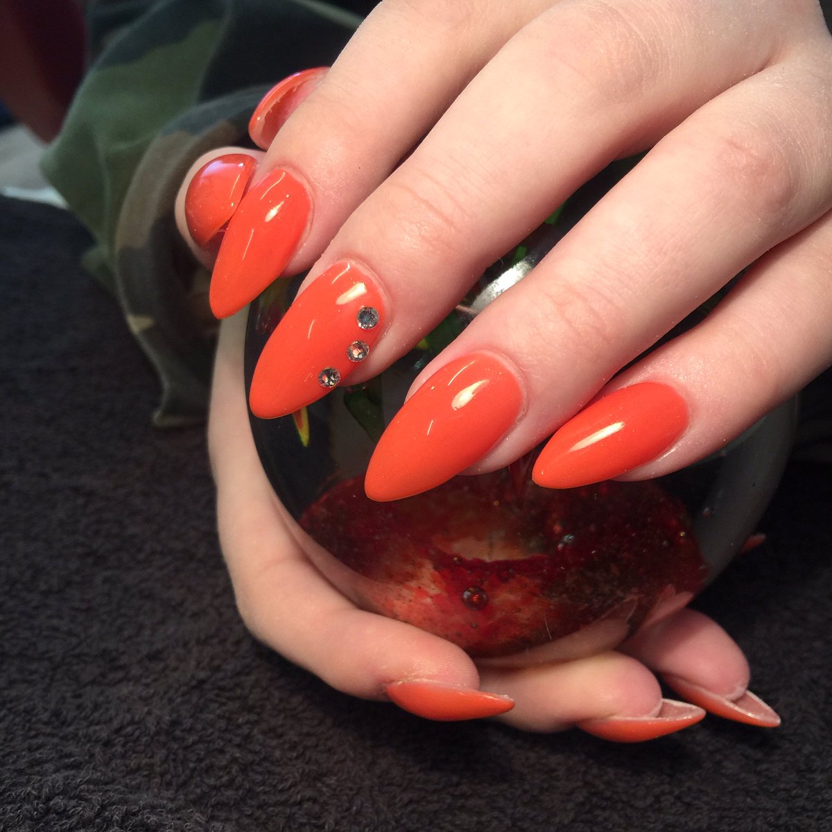 goldilocksrhyl's tweet photo. Full set of acrylics by Danni #nsi #SwarovskiCrystal #orangenails @goldilocksrhyl https://t.co/3nhjVQxvY9