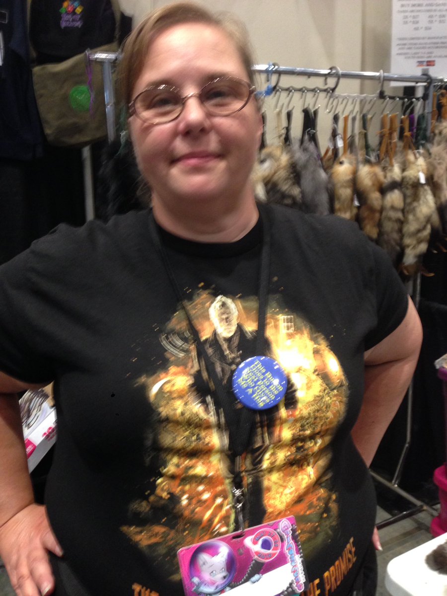 fennecphoenixm's tweet image. Stand owner 1st. #followthebutton