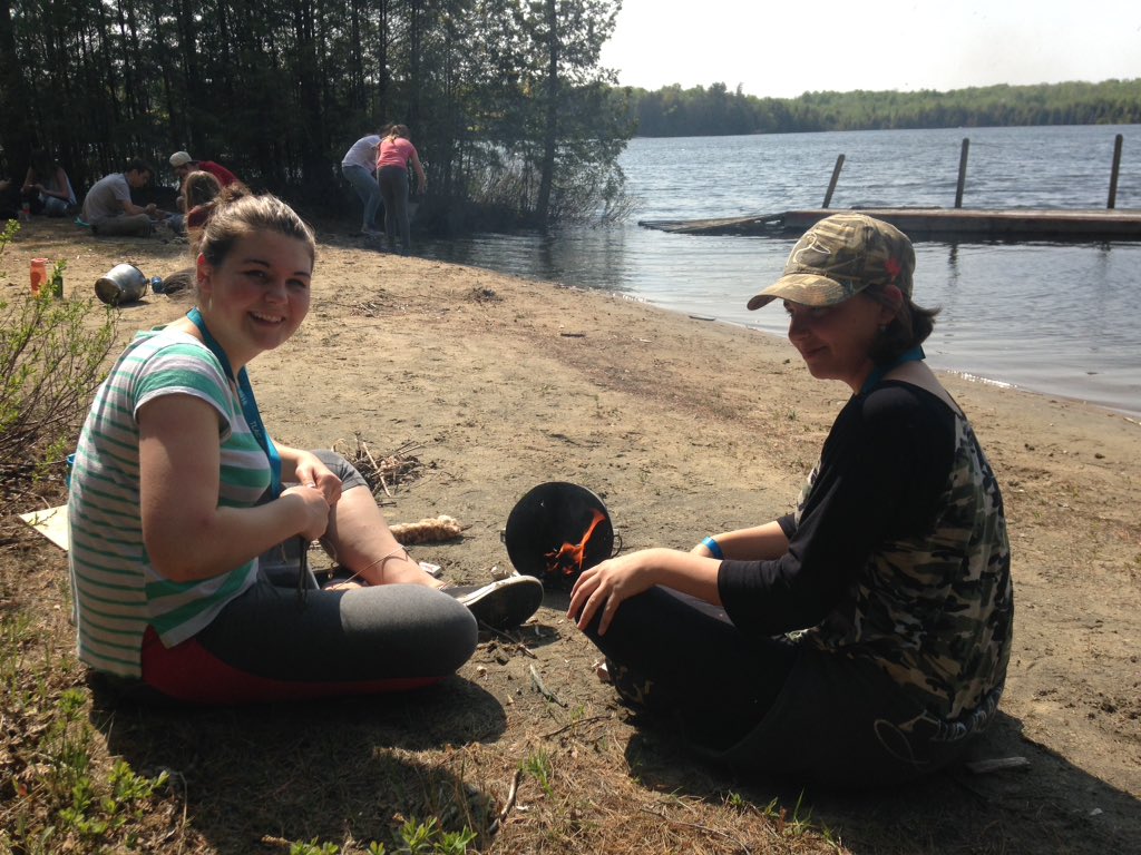 MrBAndreasen's tweet photo. Survivor fires using cat tails, birch bark, pine needles, cotton balls in Vaseline. #tlac2016 #tlacsurvivor https://t.co/GyKIR6GTbH