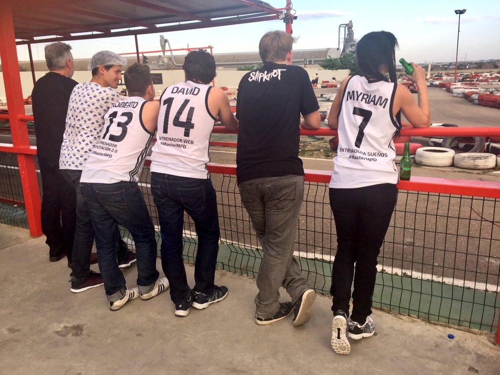 MyriamCarrel's tweet photo. #BrumBrummmm Piques, adelantamientos...Adrenalina a tope!!!! #KartsNETT IV entrenadores #MasterMPD #EndorFeeling 🏎🏎🏎 https://t.co/IFCswzzvFK