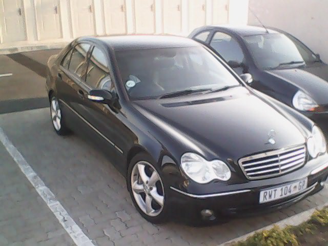 BlackCabZAR's tweet photo. Thinking of going out tonight? Call @BlackCabZAR on 0631334151 to chauffeur you to your spot. #RideBlack #MercC200 https://t.co/4yyvjf4axO
