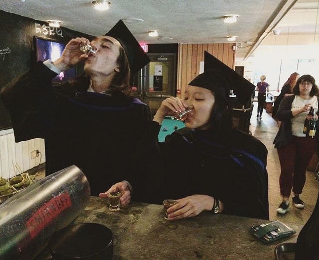 KoernersPub's tweet photo. f#%&amp; Artona, this is the only grad photo I need 📷: @ren_taro https://t.co/3ktezDJPTJ