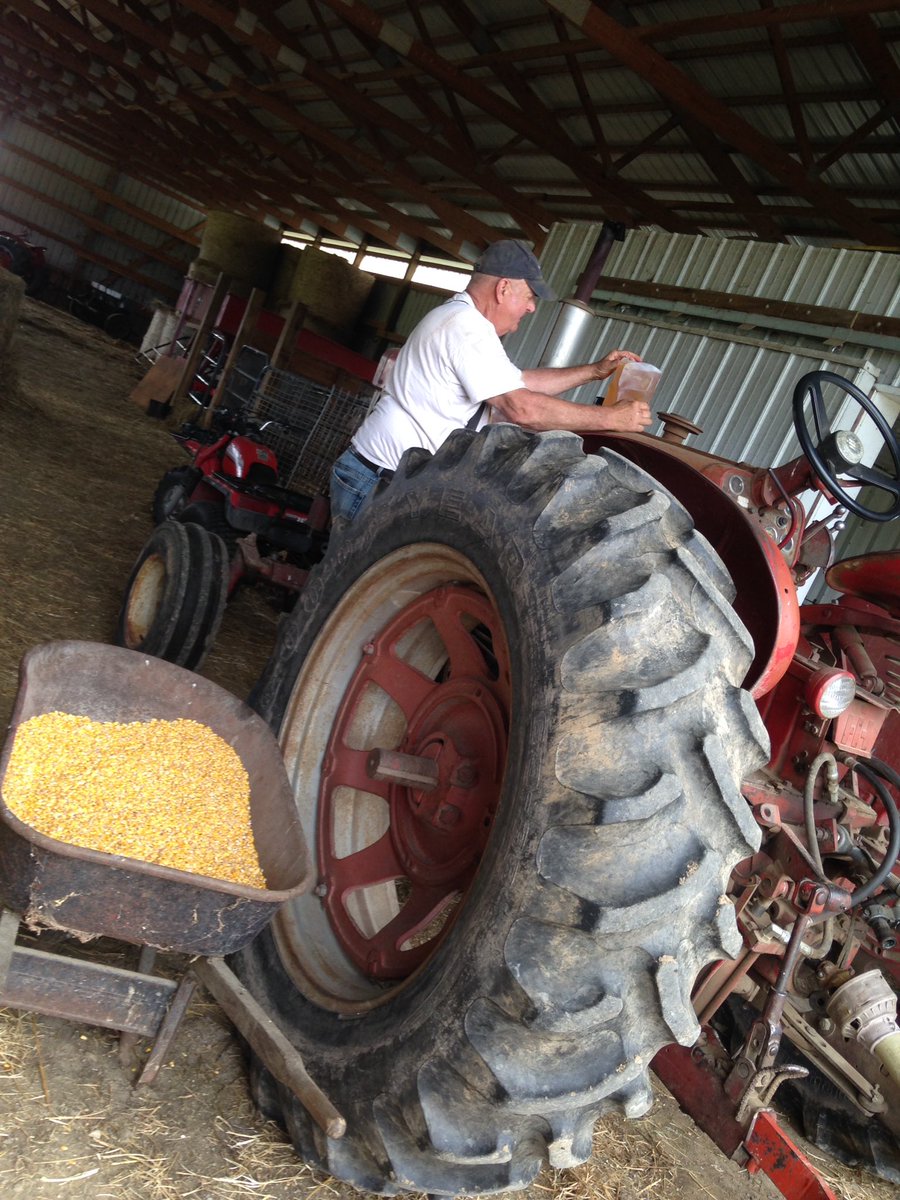 ajhoufe04's tweet photo. If today was 'Make a Farmer Happy Day' then today was a success #biodiesel @JosephMink https://t.co/bAJu3RiqnK