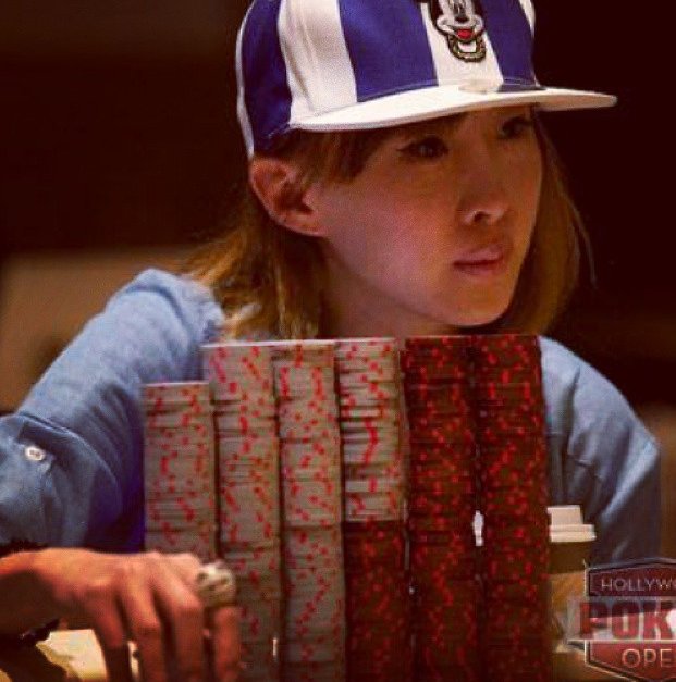 thePokerWire's tweet photo. #DoYouEvenStackBro - Daily Chip Porn #22 – via @kittykuopoker https://t.co/CKDdIA4BKL https://t.co/CXCKEQiRE1