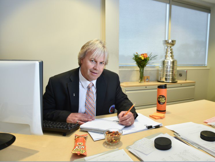 keeperofthecup's tweet photo. No better way to work than with my cups at my side. #cuplove #stanleycup @reesecanada @nhl @hockeyhallfame https://t.co/KkTbiekUtg
