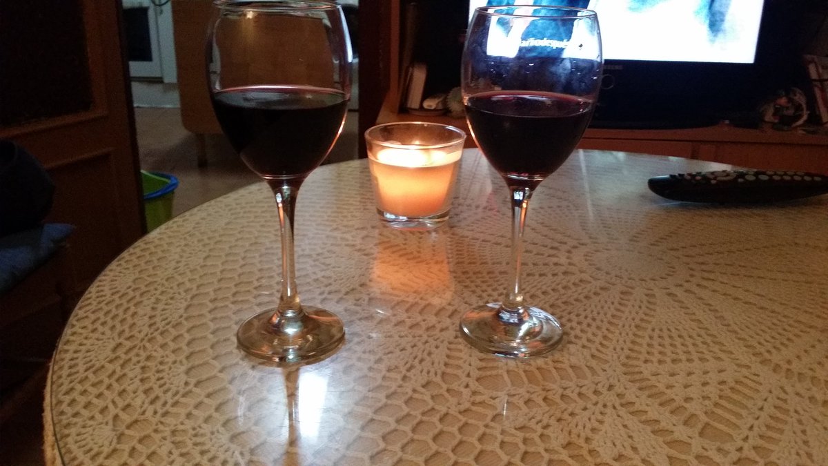 mariabombo's tweet photo. Hay que celebrar lo nuevo y dejar atrás lo viejo!! 😙😙💑 https://t.co/1MBW1TpBTL