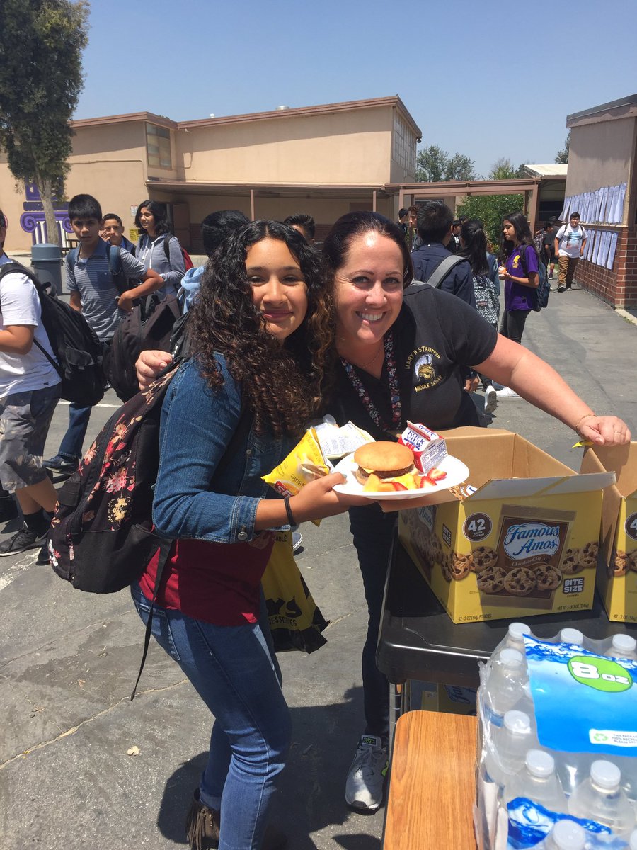 Spartan_WEB's tweet photo. Thanks for an amazing year to our 8th & 6th graders!! It's gonna be a hard one to beat. #goodbyebbq #staufferweb https://t.co/0MCKkXmt9q