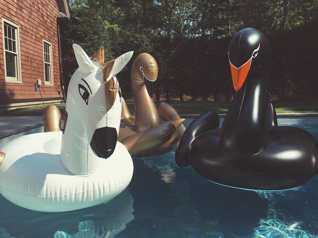 Hello Hamptons 💦 @funboylife by @weworewhat