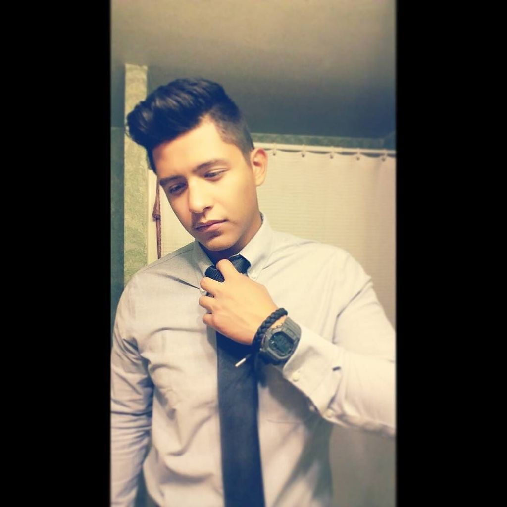 Tailrs's tweet photo. Moving up in life. ☝ #newjob #rastaclat #dapper #dapperday #dappermen #dapperdman #dapperman #dapperlydone #prettyf… https://t.co/fddewFGjyh