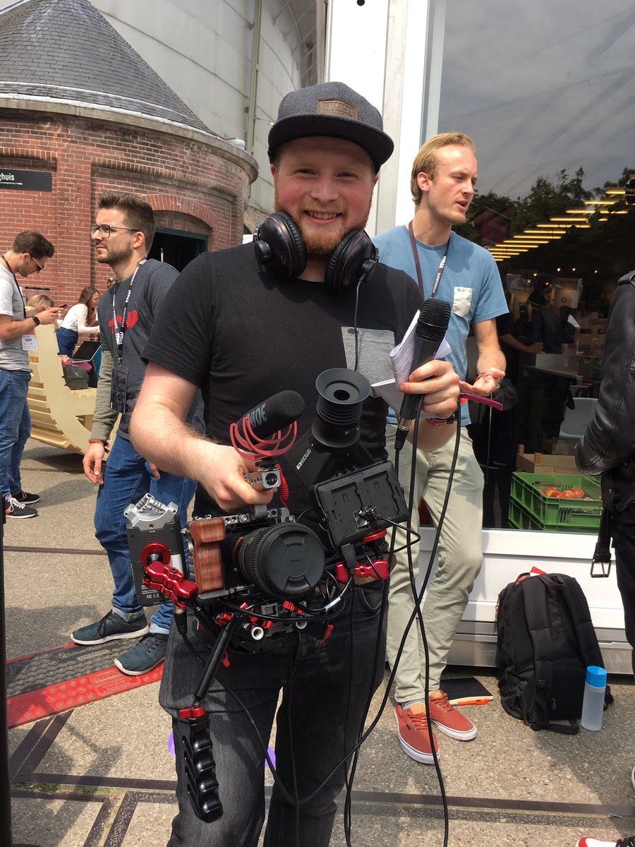 corinne_podger's tweet photo. My kit to cover #TNW weighed 1kg &amp; fit in a handbag. (Teabag for sense of scale). @kasperrrrr's weighs 8kg #mojo 📱😎 https://t.co/nx8alK3WBr
