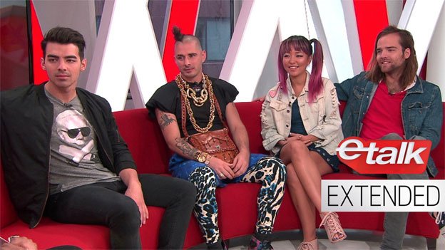 etalkCTV's tweet photo. .@joejonas on getting intimate with @theashleygraham for #ToothbrushVideo >>> https://t.co/XVthNazv1T #etalk https://t.co/pq3SypwoBL