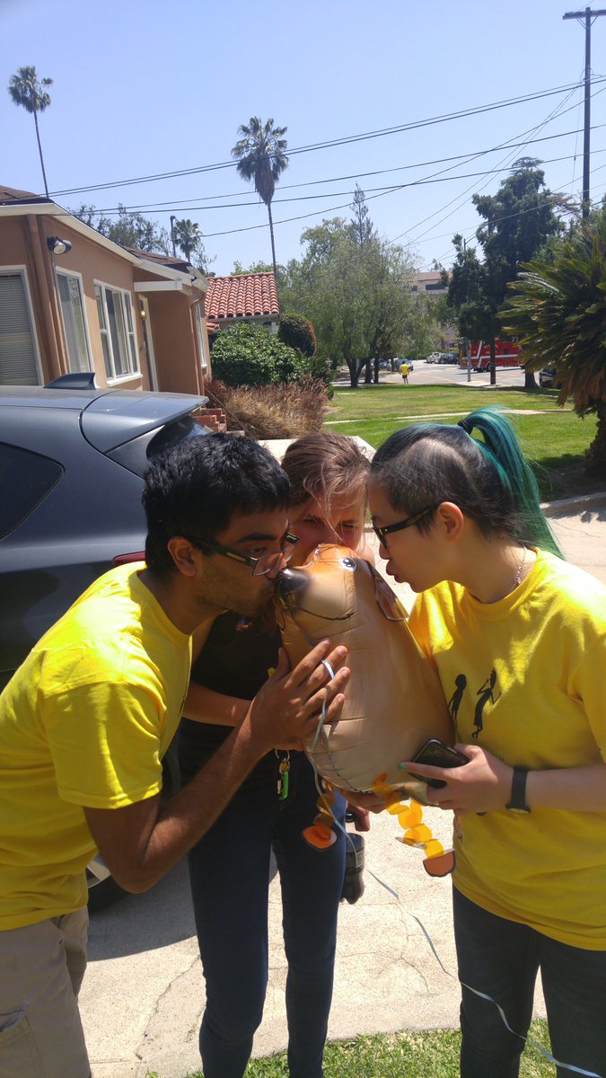 2K16Morty's tweet photo. Kissing puppies. Aren't I a normal galactian like you? https://t.co/6gdwNODNCE