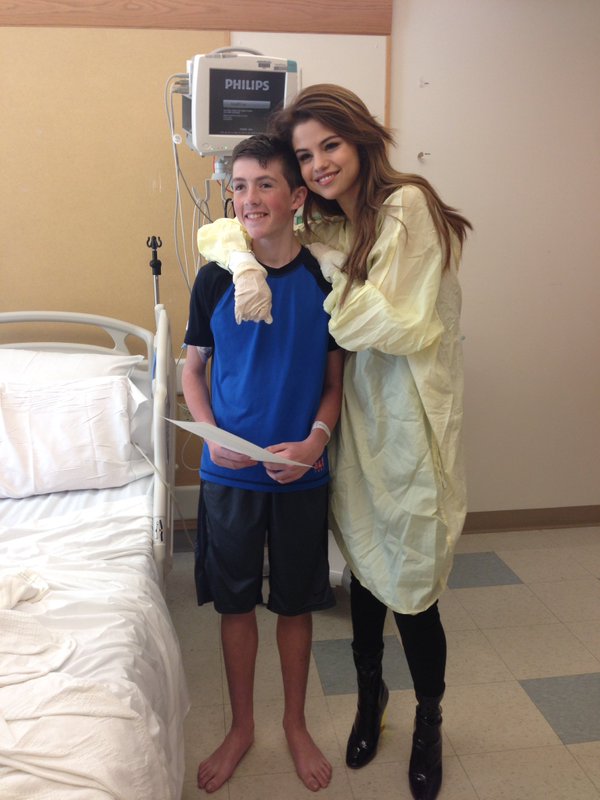 ifavmariegmz's tweet photo. Queria que as Pessoas te enxergasse como eu te Enxergo 
My #TeenChoice for #ChoiceFemaleHottie is @selenagomez https://t.co/qkaltM7kc4