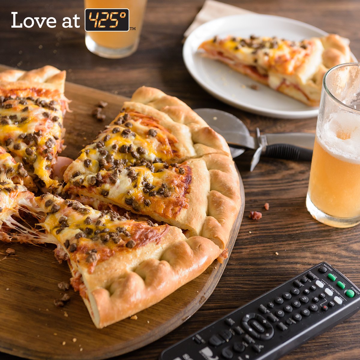 papamurphys's tweet photo. Pick-up pizza for the game tonight! #gametimegrub #CLEvTOR #cavs #raptors https://t.co/J0dJ8Z2Zyw