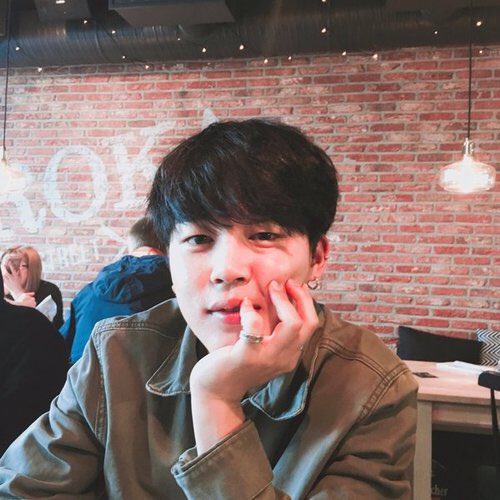 GossipSA_RPG's tweet photo. [RUMEUR] Lily se serait mise en couple avec Jimin mais celle ci possède toujours des sentiments envers Jungkook ? https://t.co/NzWEF32nLA