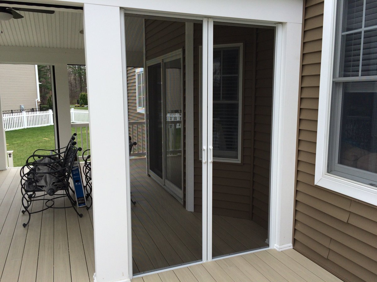SpartanGroupHC's tweet photo. Hey @phantom_screens check out this Double Legacy recessed into #Azek #decking! A custom install by #SCGHC in #NJ https://t.co/gjwfCgSIOm