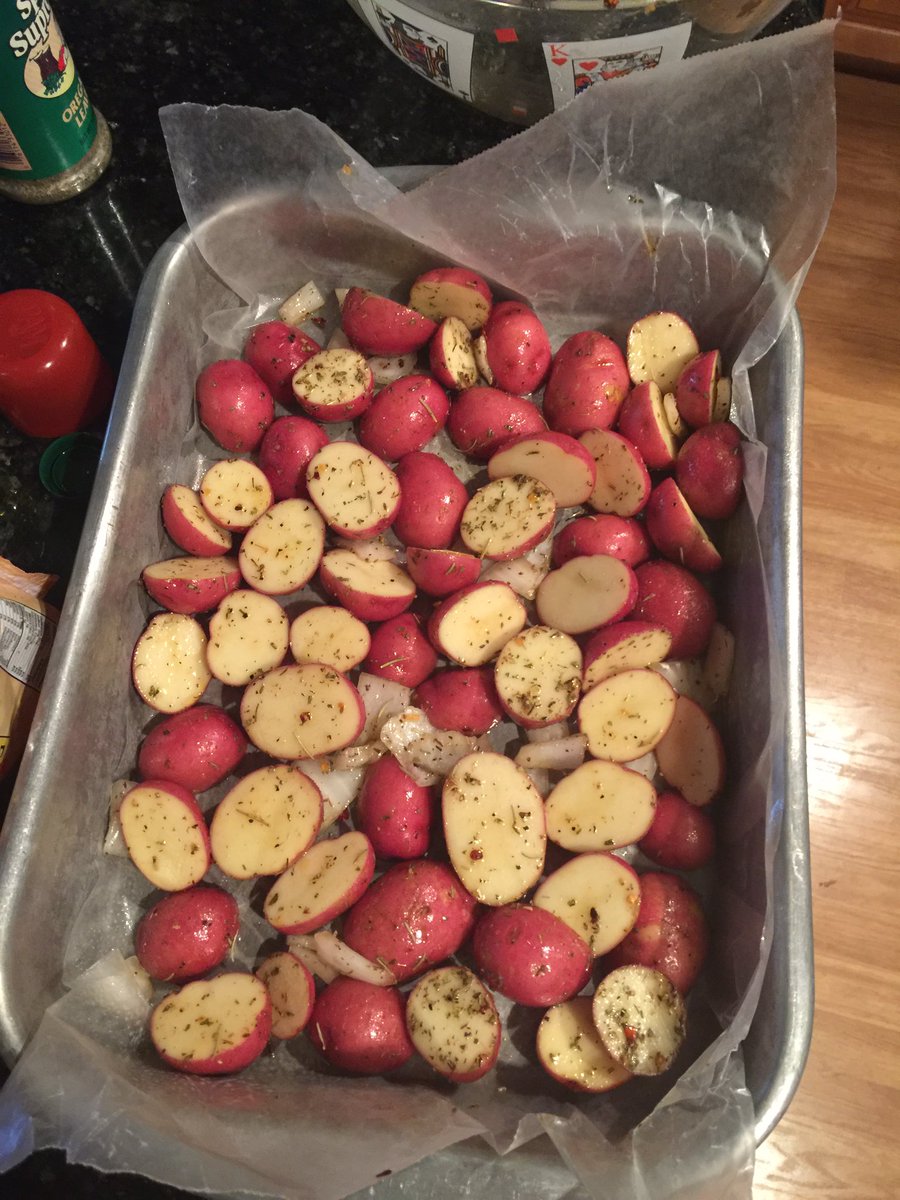 jjthejetp1ane's tweet photo. So i made dinner last night 🌚 #DadMade https://t.co/qYGPOlsylz