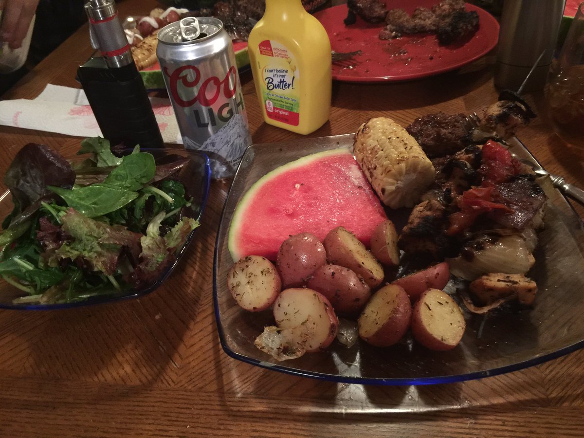 jjthejetp1ane's tweet photo. So i made dinner last night 🌚 #DadMade https://t.co/qYGPOlsylz
