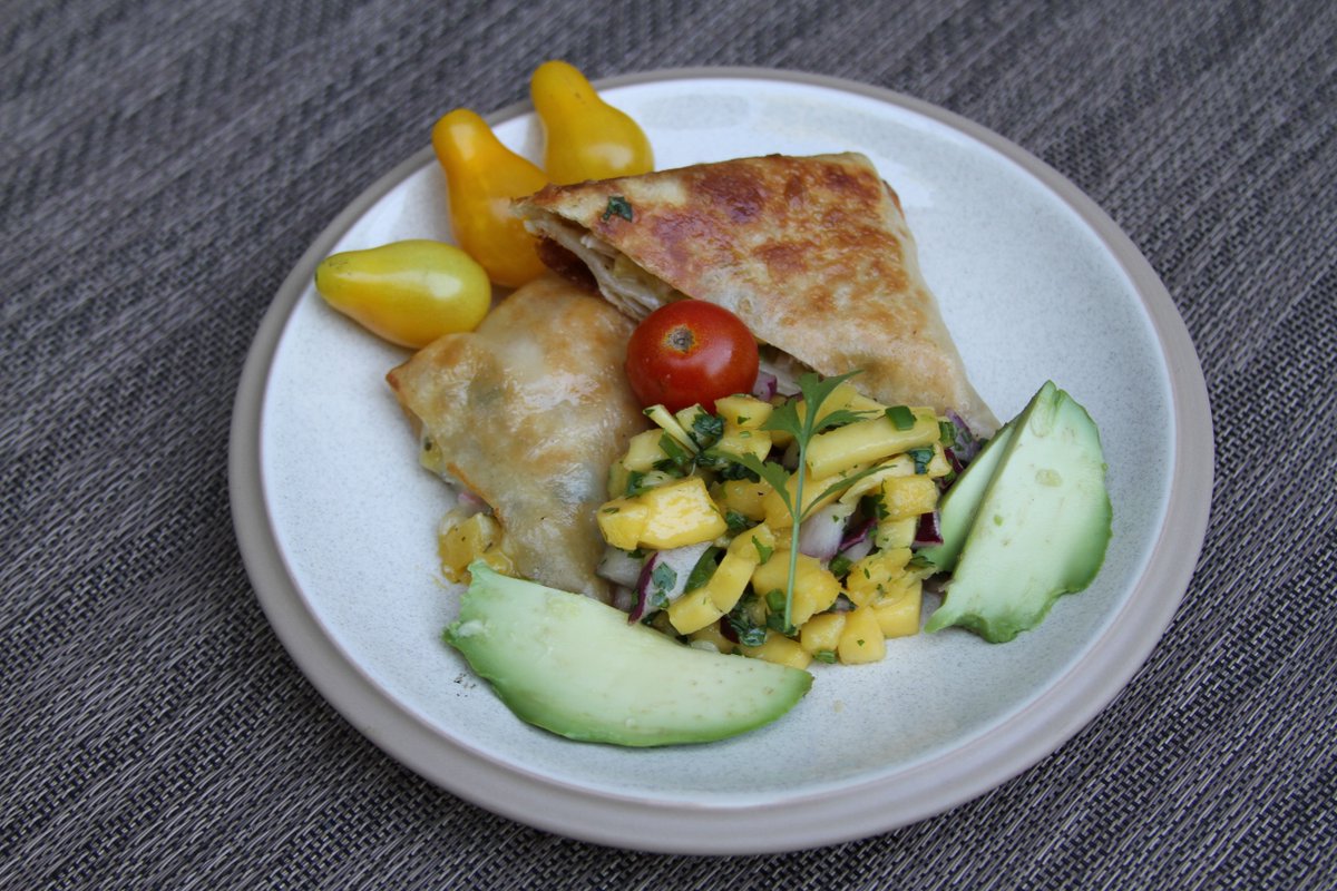 FiredUpFood's tweet photo. Have turkey pie and mango too. A delicious meal for me and you.  https://t.co/Tr87D8UrhD https://t.co/M2SI1i71rd