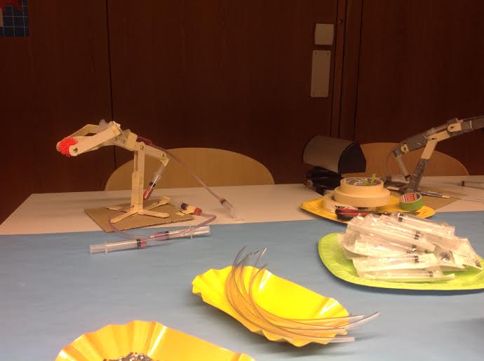 kidimake's tweet photo. Just a few hours before #Kidimake @EUmakerweek #maker #minimaker #lowtech #creativity #share https://t.co/HsXADEmam4 https://t.co/XEhDWZ3Ebh