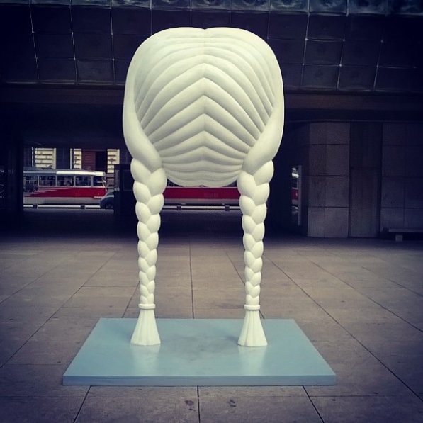 PragueEU's tweet photo. Standing on your own two braids. #streetart #prague #nationaltheater #streetsofprague https://t.co/pfljb7VWyZ